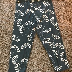 Agnes & Dora gray capris